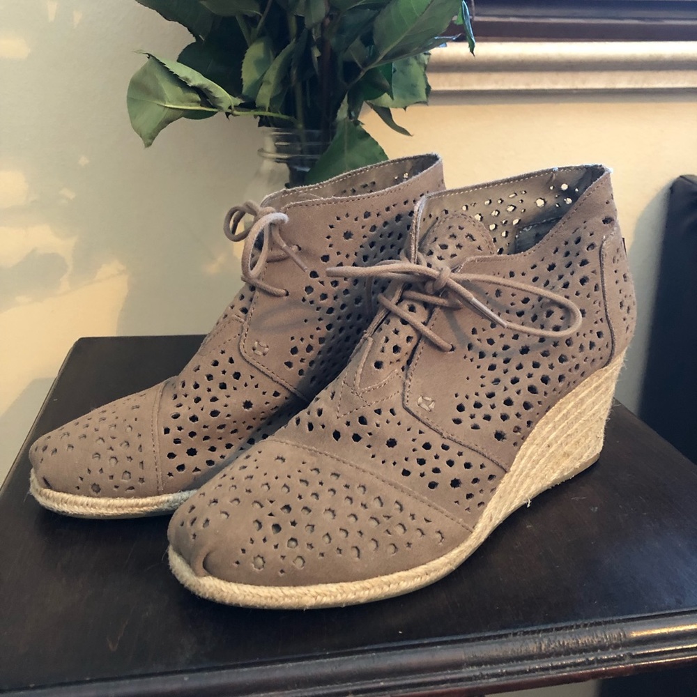 Toms Perforated Desert Wedge Bootie Taupe -  10